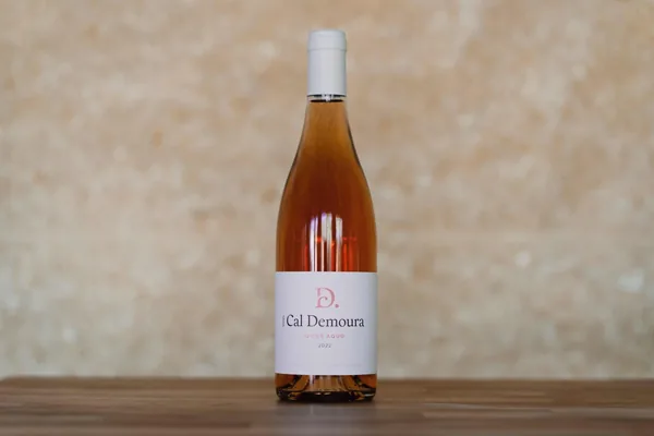Bouteille de Qu'es Aquo — MAS CAL DEMOURA, vin rosé