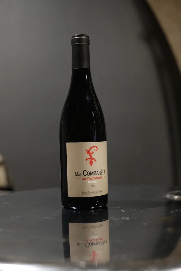 Bouteille de Les Vieux Mazets — MAS COMBARELA, vin rouge