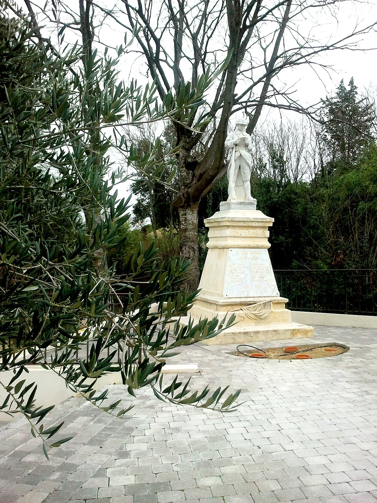 Teyran — File:Teyran monument aux morts 4.jpg