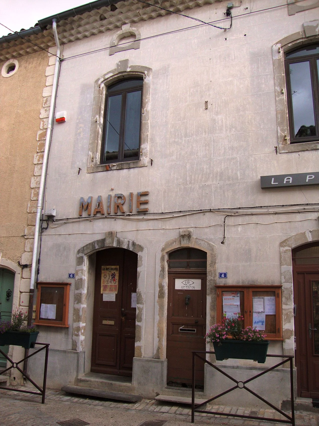 Montpeyroux — File:Montpeyroux (Hérault, Fr) mairie.JPG